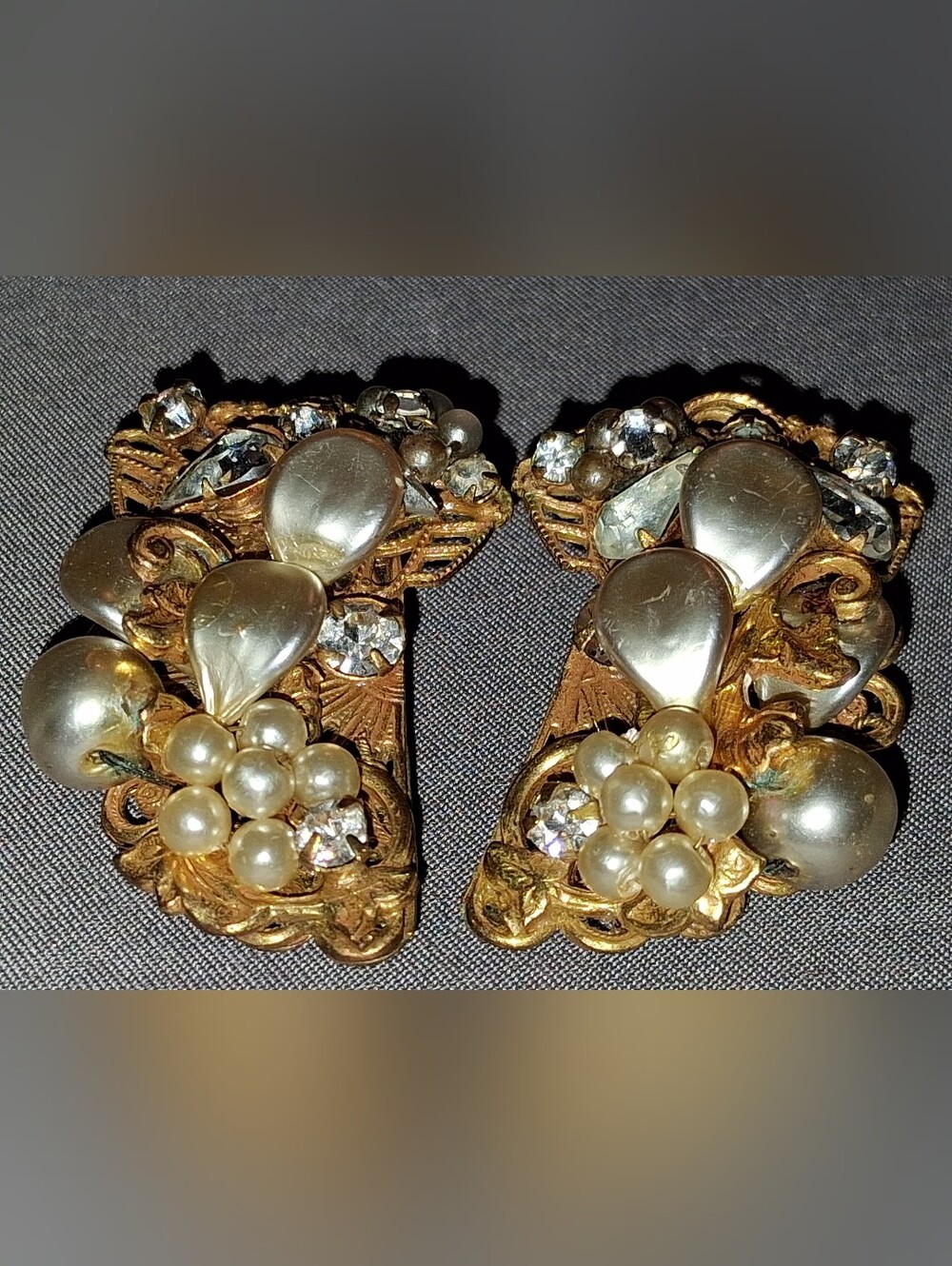 Vintage Rovert Clip On Goldtone Earrings
